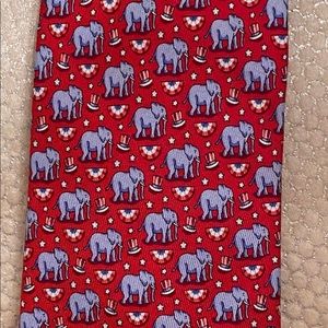 Vineyard Vines elephants and stars tie ⭐️
